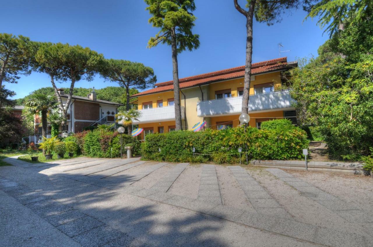Residence Villa Laura Lignano Sabbiadoro Eksteriør billede