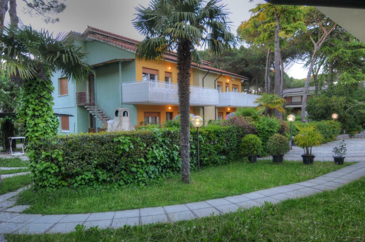 Residence Villa Laura Lignano Sabbiadoro Eksteriør billede